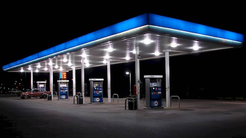 Estaciones de combustible continuarán atendiendo a los panameños