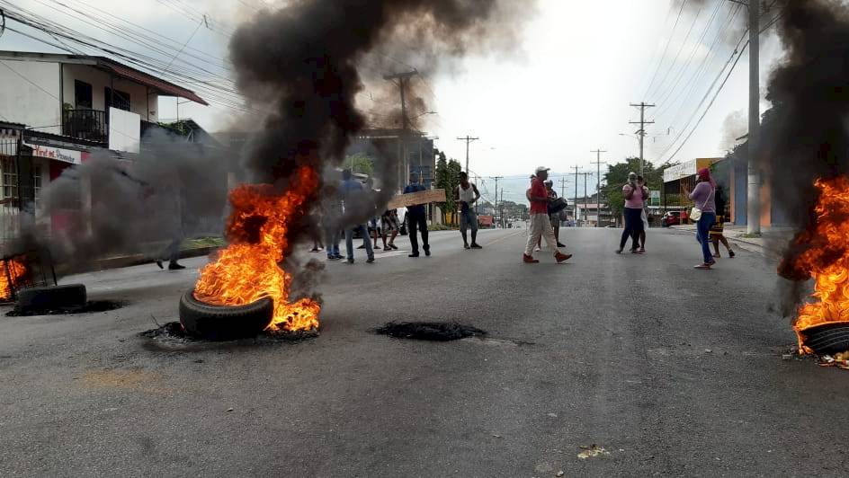 Cierres de vía de hasta 12 horas, piden bonos y bolsas de comida