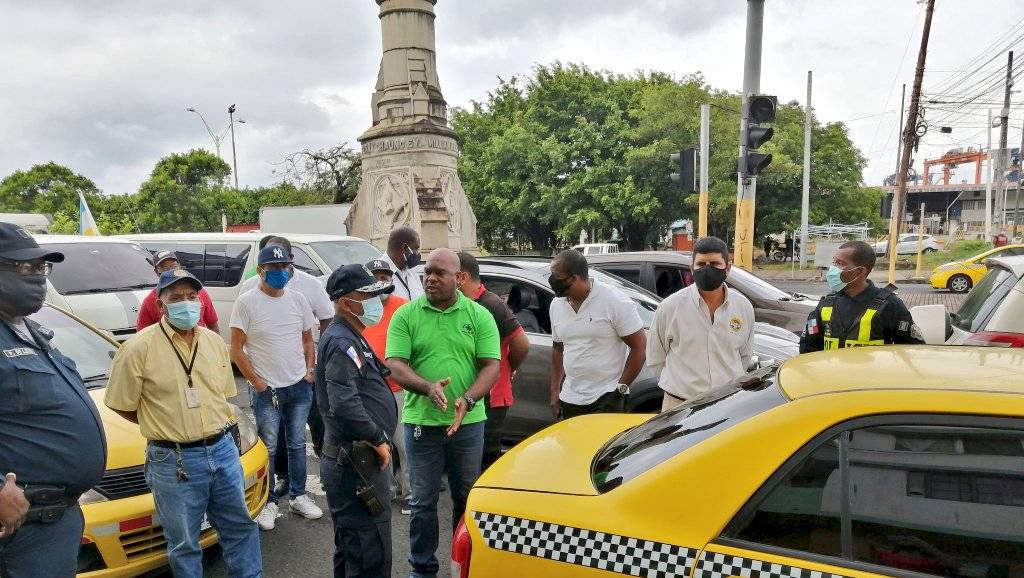 Transportistas de Colón realizan caravana pacífica, piden ayuda al Gobierno y una nueva terminal de transporte