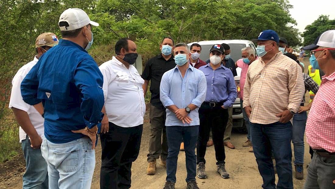 Ministro del MOP inspeccionó proyectos rectivados en Los Santos