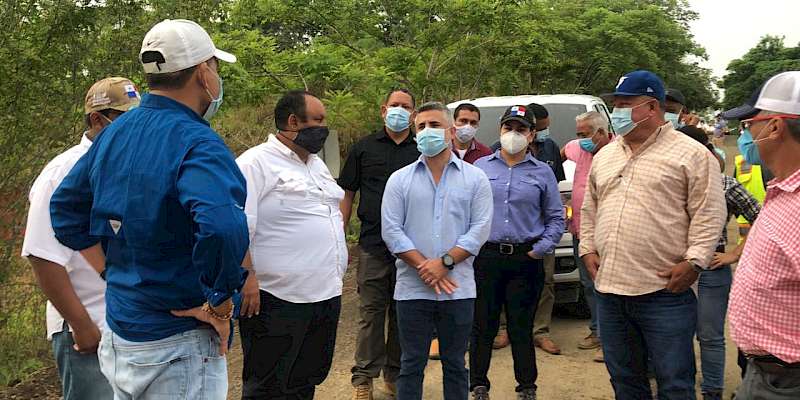 Ministro del MOP inspeccionó proyectos rectivados en Los Santos