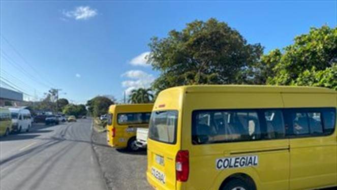 ATTT otorga permiso provisional para que dueños de buses colegiales puedan realizar otras actividades