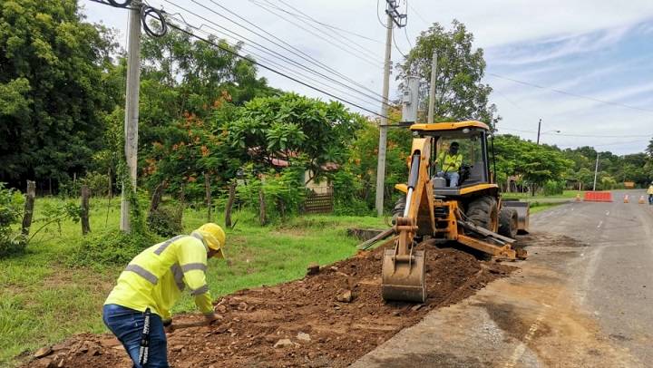 Restauran hundimiento de rodadura en los distritos de Los Santos y Macaracas