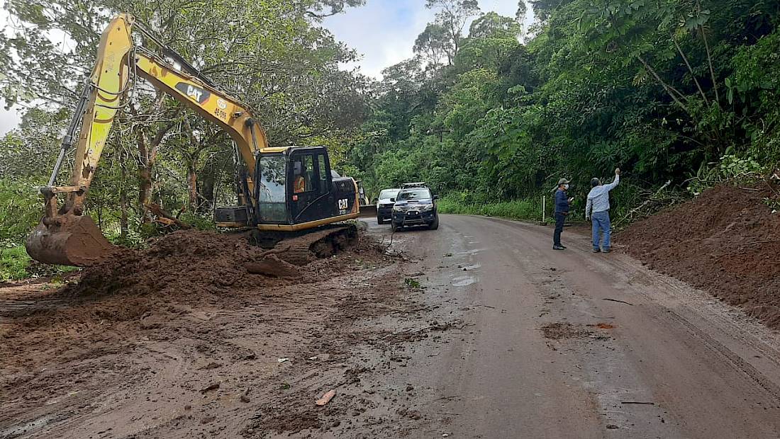 MOP atiende derrumbe en la carretera Gualaca – Chiriquí Grande