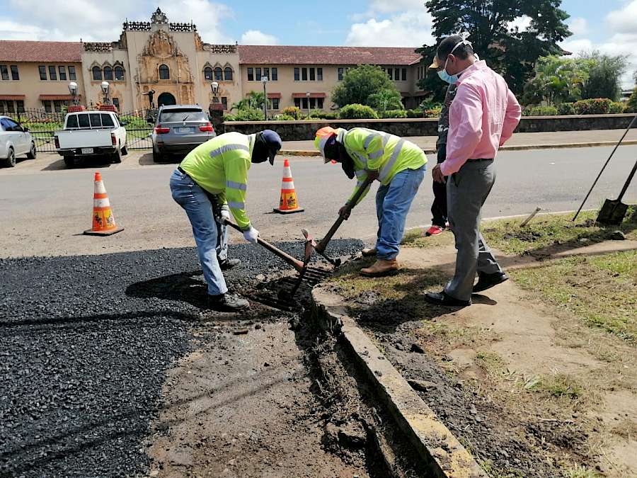 Inicia Jornada de Bacheo en el corregimiento de Santiago