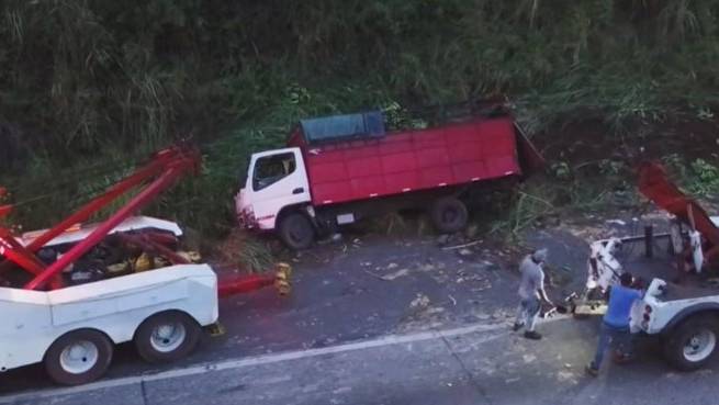 Tranque de al menos cuatro horas por triple colisión en la vía Centenario