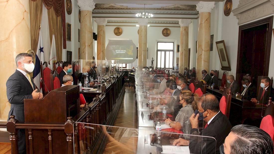 Ministro del MOP participa en reunión del Consejo Municipal de Panamá