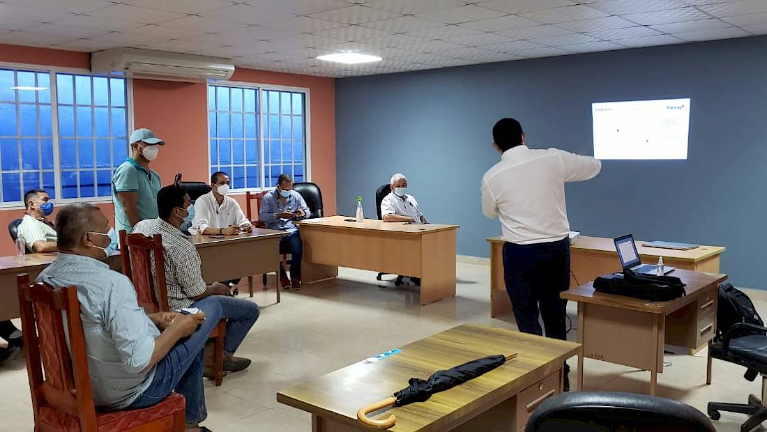 Directivos de Naturgy se reúnen con residentes de Macaracas, en la provincia de Los Santos