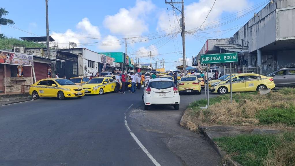 Taxistas en pie de guerra, piden a la ATTT restaurar medida de "par" y "non"