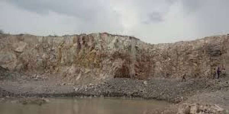 Trabajos de voladuras en la cantera de Los Uveros en Coclé
