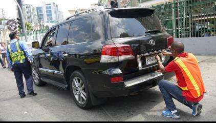 Se suspende de manera provisional la aplicación de infracciones por renovación de placas y desacatos