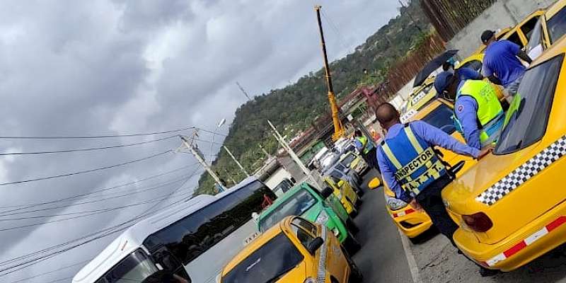 Taxistas a las calles por circulación de par y non