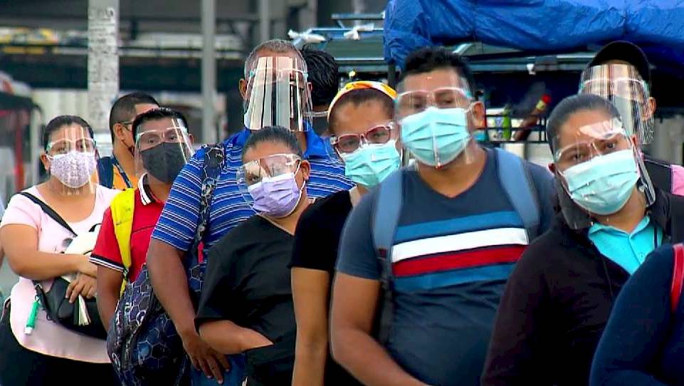 Especulación en el precio de pantallas faciales tras implemntar su uso obligatorio en el transporte público