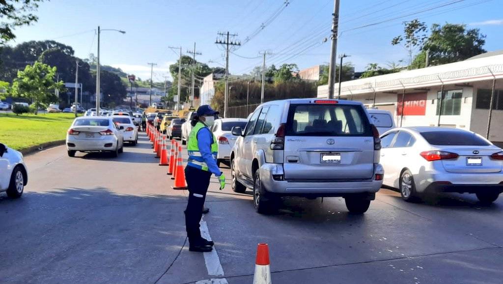 ATTT extiende suspensión provisional para la aplicación de las sanciones por placa vencida y desacato y da prórroga en su vigencia a licencias de conducir.