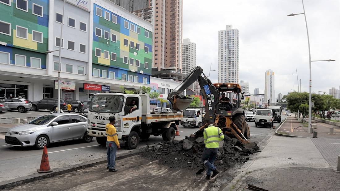 Intensifican trabajos de mantenimiento vial en los corregimientos de Bella Vista, Río Abajo y Vía España
