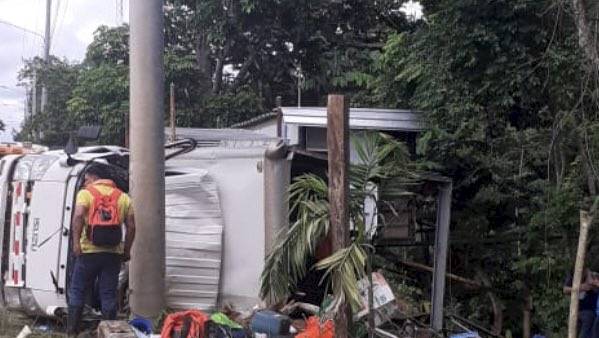Accidente vehicular en Tanara deja 18 heridos