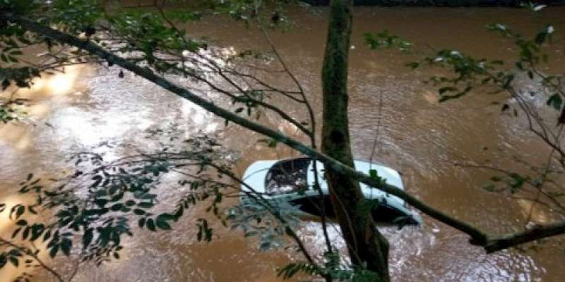 Un conductor pierde la vida en Los Santos al ser arrastrado por la corriente de un río