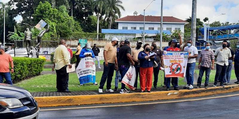 Grupos de taxistas a las calles, piden par y non