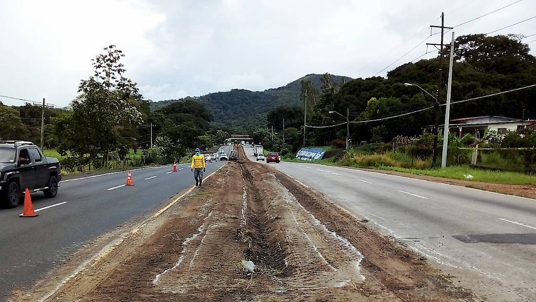 Se colocarán 14 toneladas de asfalto en la vía Panamericana en Panamá Oeste