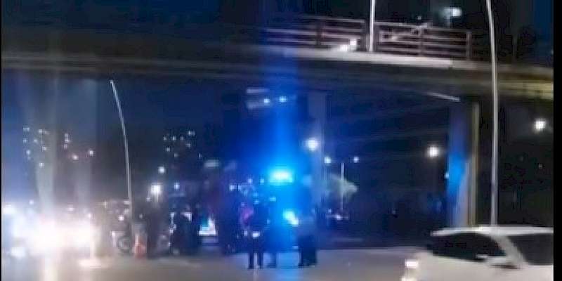 Mujer fallece tras caer del puente peatonal de la Cinta Costera