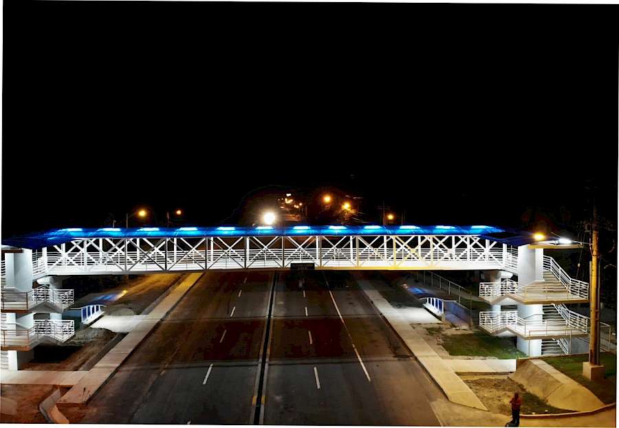 Finaliza la construcción del puente peatonal Las Guías de Oriente en la provincia de Coclé