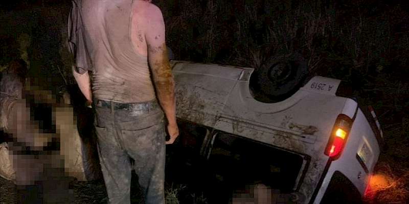 Una víctima fatal y 14 heridos tras vuelco de bus pirata en la autopista Arraiján - La Chorrera