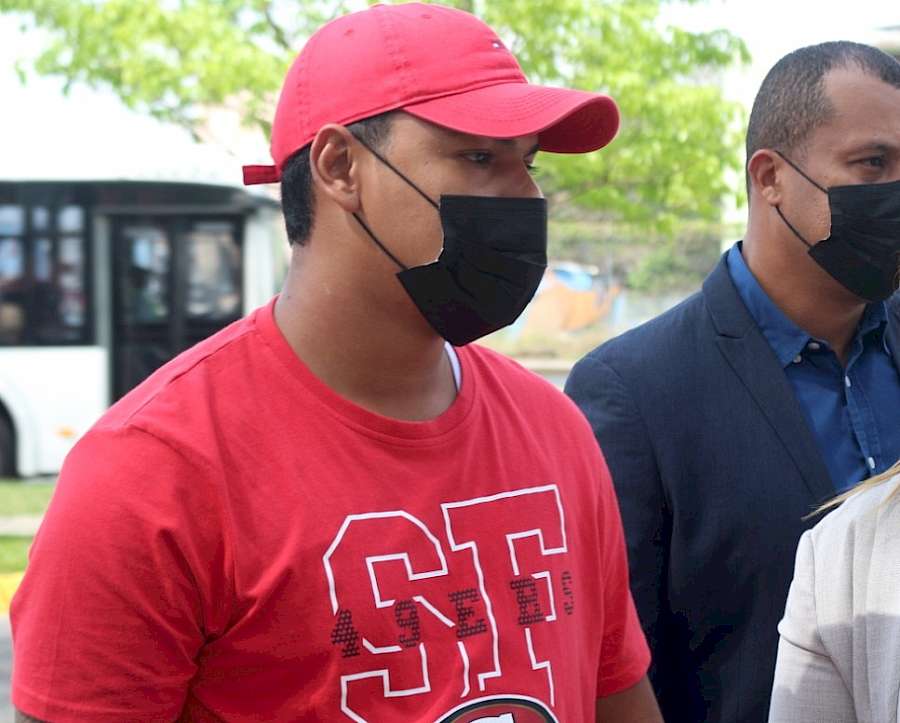 Se entrega hombre que agredió a un policía en Villa Grecia