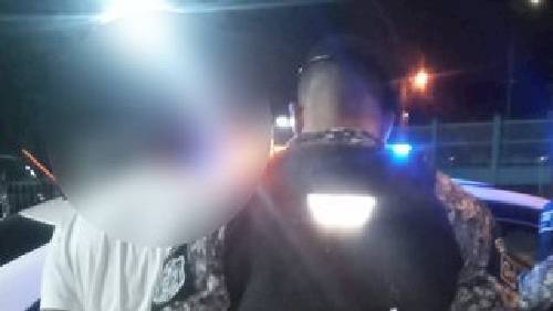 Sorprendido por la Policía cuando intentaba hurtar un auto
