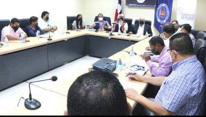 Transportistas rechazan propuesta de subsidio del Gobierno, volverán a dilogar el 31 de marzo