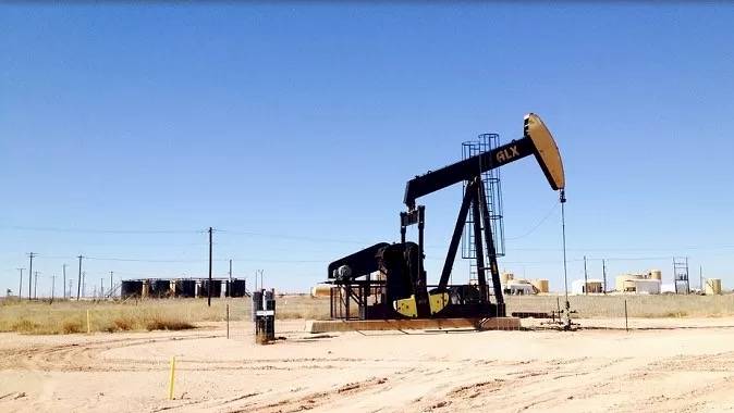 Cae por debajo de los $100 el barril de petróleo