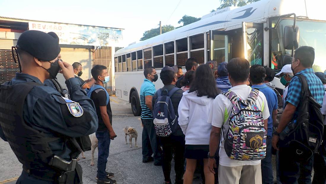 Policía Nacional mantiene operativo de seguridad en las paradas de Panamá Oeste