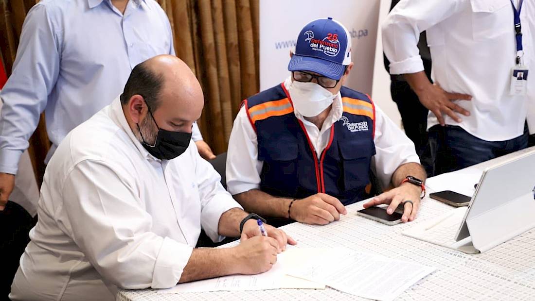 Transportistas y Órgano Ejecutivo logran acuerdo, el precio del combustible se les congelará por tres meses