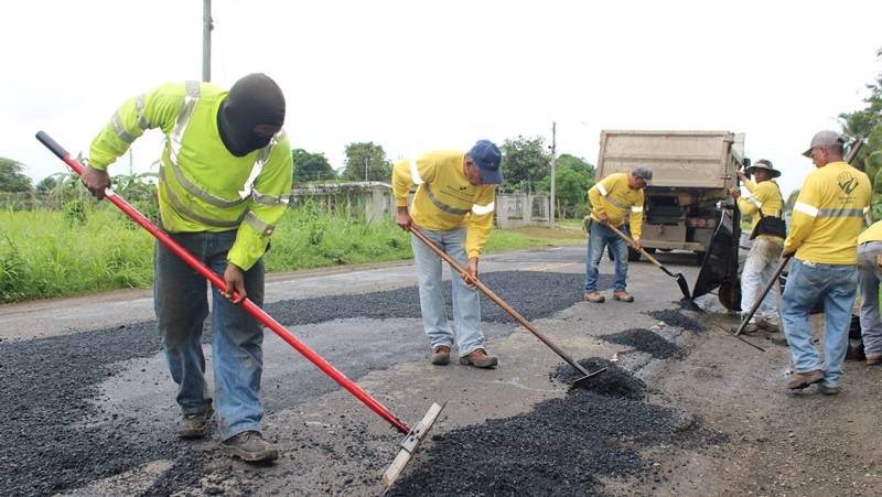 MOP de Panamá Este atiende 14.8 kilómetros en mantenimiento vial desde el puente de Ipetí hasta Tortí