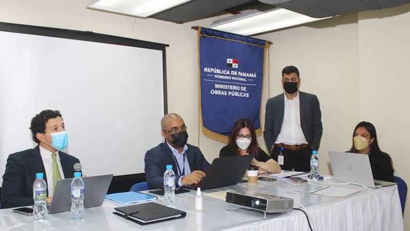 70 empresas participaron del acto de homologación para la precalificación del proyecto de la vía Panamericana en Panamá Este