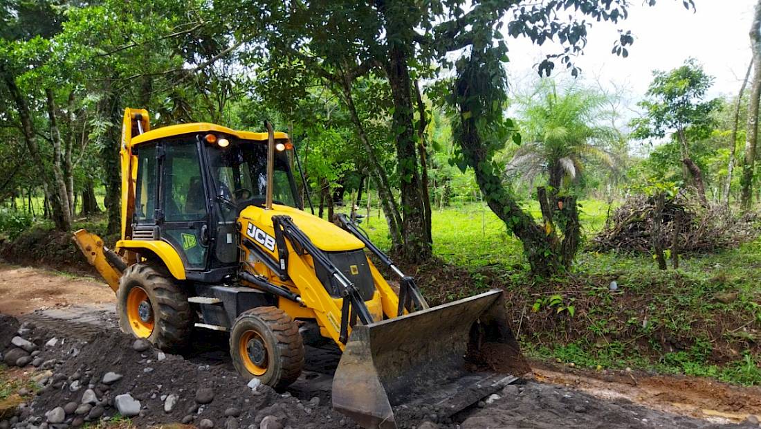 MOP y junta comunal de Potrerillos Abajo trabajan en mejoras de camino de producción