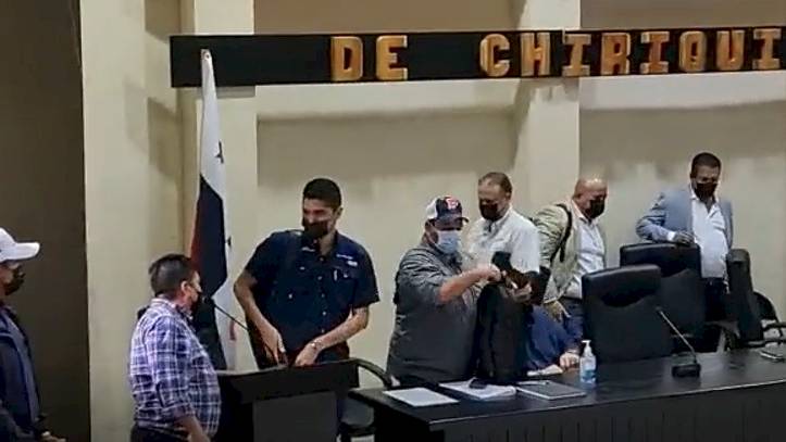 Transportistas de carga agrícola y productores se levantan de la mesa de diálogo con las autoridades