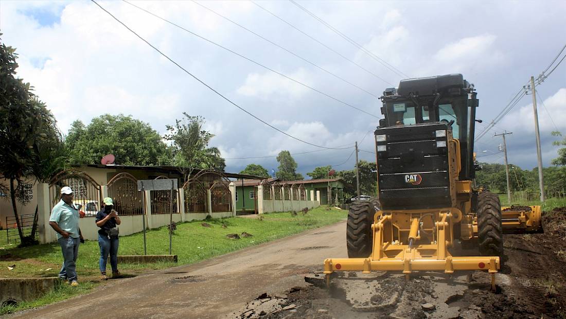 MOP coloca 16 toneladas de asfalto caliente y restaura vía La Chorrera – Mendoza – La Represa en la provincia de Panamá Oeste