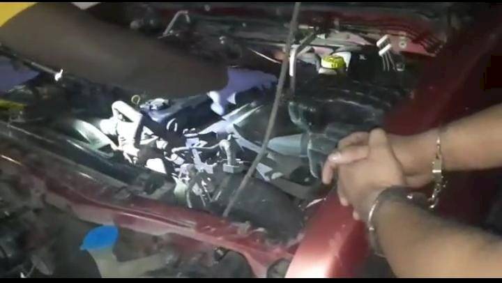 Encuentran 30 paquetes con sustancia ilícita en un doble fondo en un auto en Bella Vista