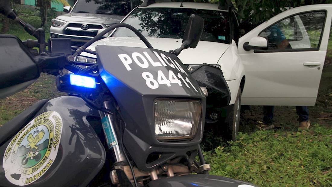 Incautan 13 paquetes con droga ocultas en un doble fondo en un auto