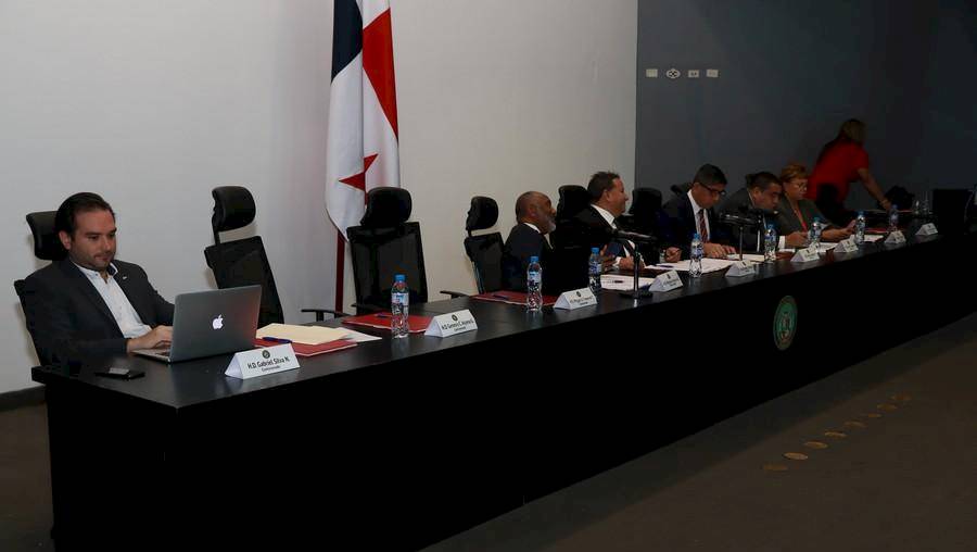Comisión de Economía aprobó que una subcomisión analice anteproyecto sobre reparación de vehículos del Estado