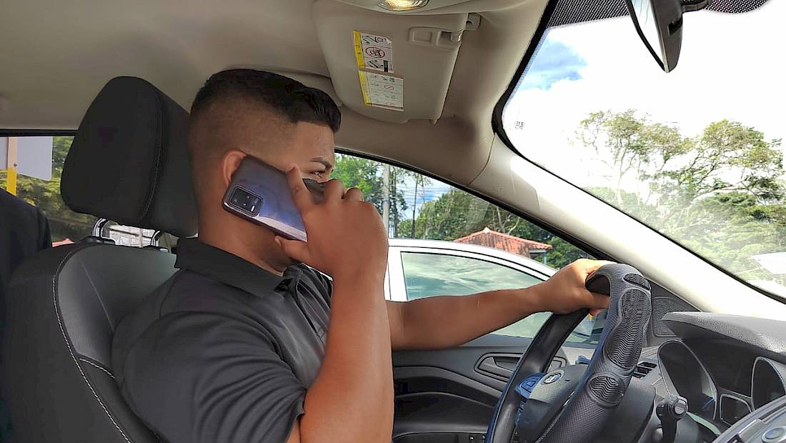 Un total de 5,415 conductores han sido sancionados por hablar por celular al conducir