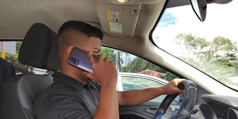 Un total de 5,415 conductores han sido sancionados por hablar por celular al conducir