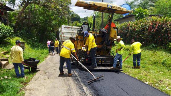 MOP coloca 230 toneladas de asfalto en el distrito de San Félix