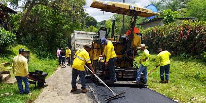 MOP coloca 230 toneladas de asfalto en el distrito de San Félix