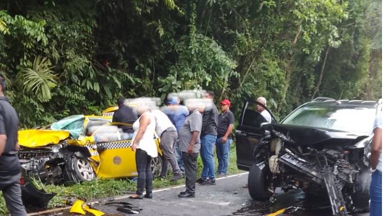Madre, padre y la hija fallecen en un accidente de tránsito