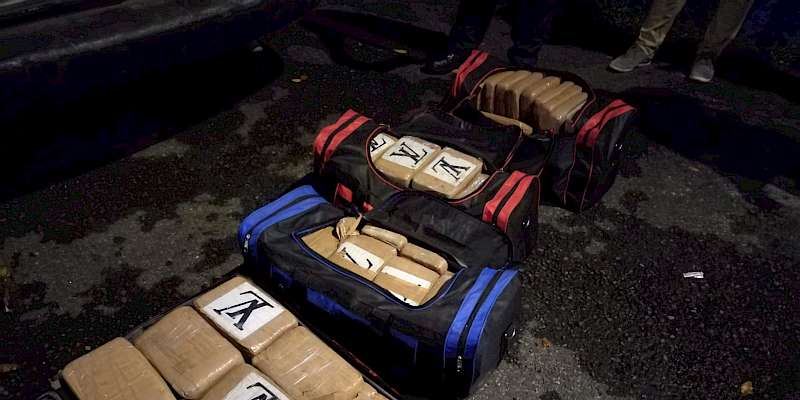 Ubican 141 paquetes con droga dentro de un auto en Villa Guadalupe