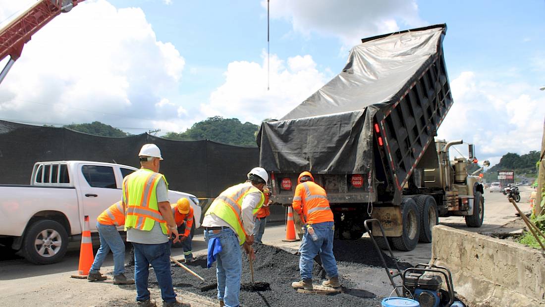 Realizan trabajos de reparación de calles y habilitan desvíos en el área de La Pesa de La Chorrera
