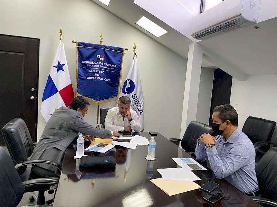 El MOP y el BID analizan un proyecto integral de Electro-Movilidad para Ciudades Sostenibles