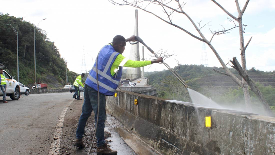 MOP licitará el mantenimiento del puente Centenario