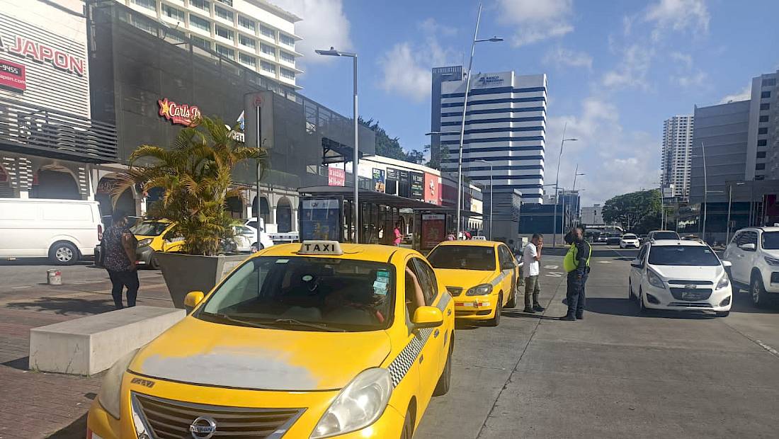 Más de 30 taxistas fueron sancionados por invadir carril en las estaciones del metro
